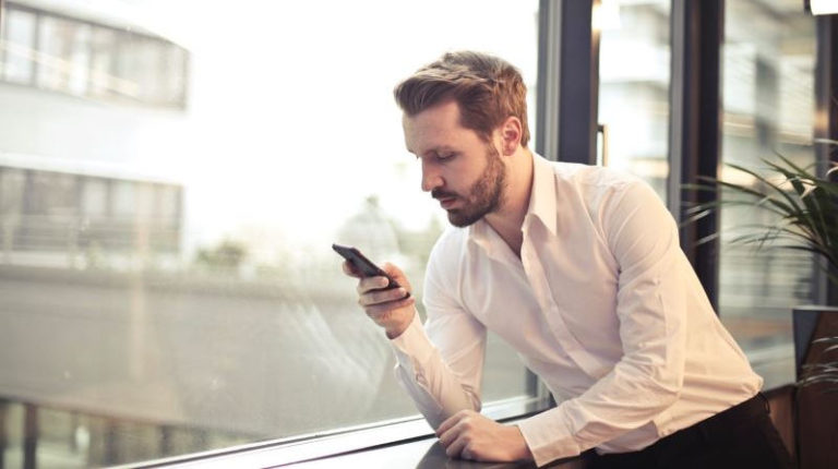 Jak zjistit, komu váš přítel posílá textové zprávy