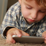 Jak sledovat iPhone mého syna, aniž by to věděl?