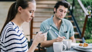 Cómo espiar el teléfono de mi esposa sin tocarlo